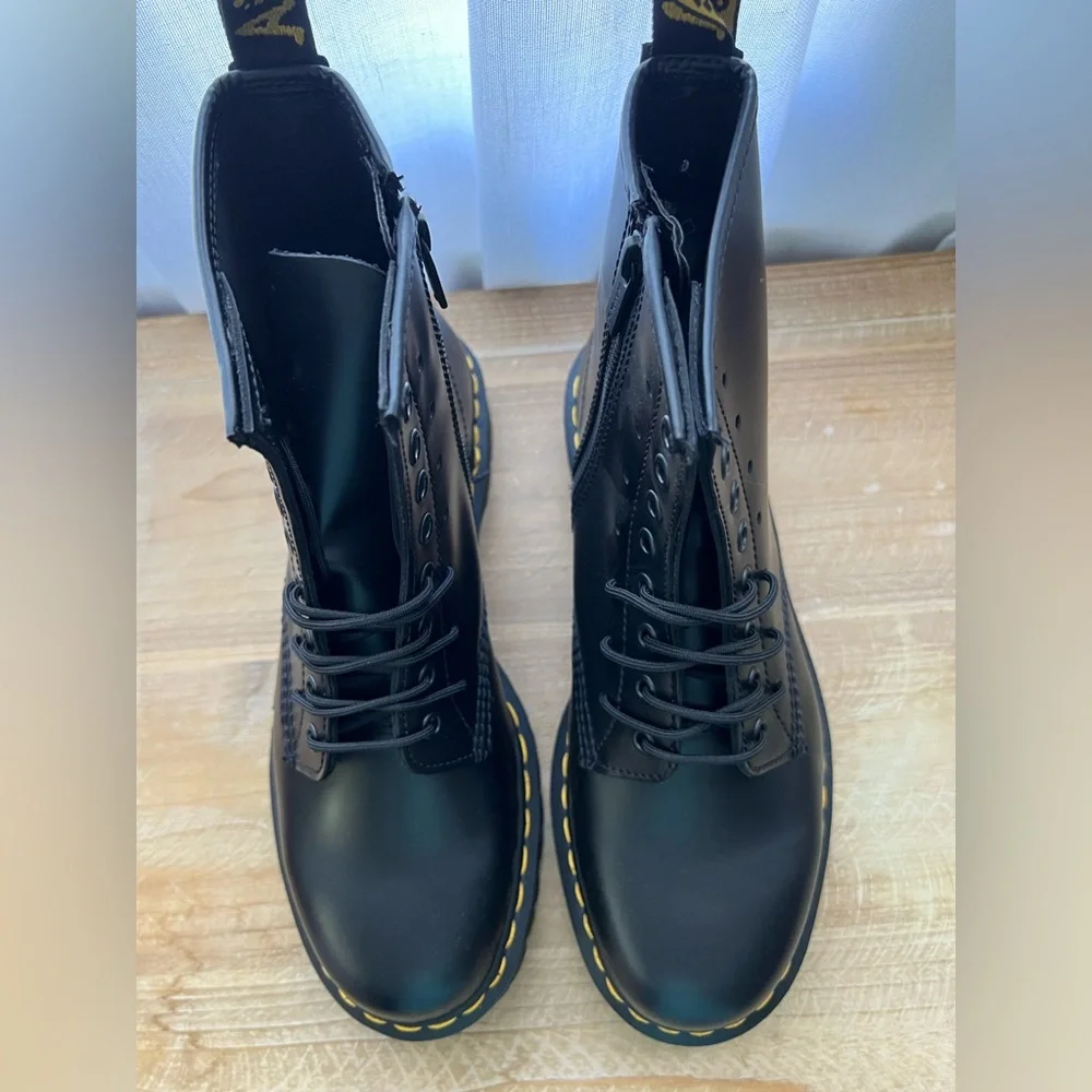 Dr Marten 1460 Extreme Lace Leather Boots Smooth Leather Size 9 New